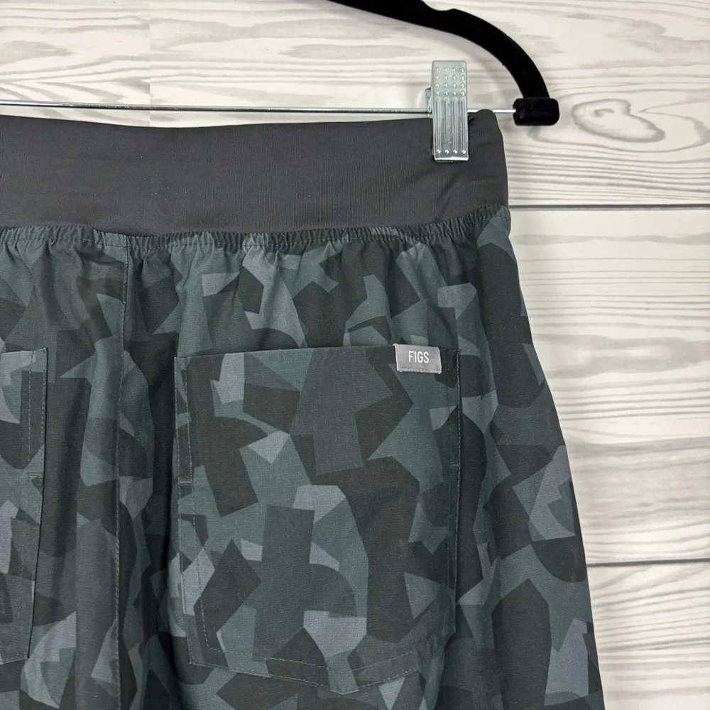 FIGS Camo Bonsai Zamora Joggers Scrub Pants Size Small - Picture 7 of 11